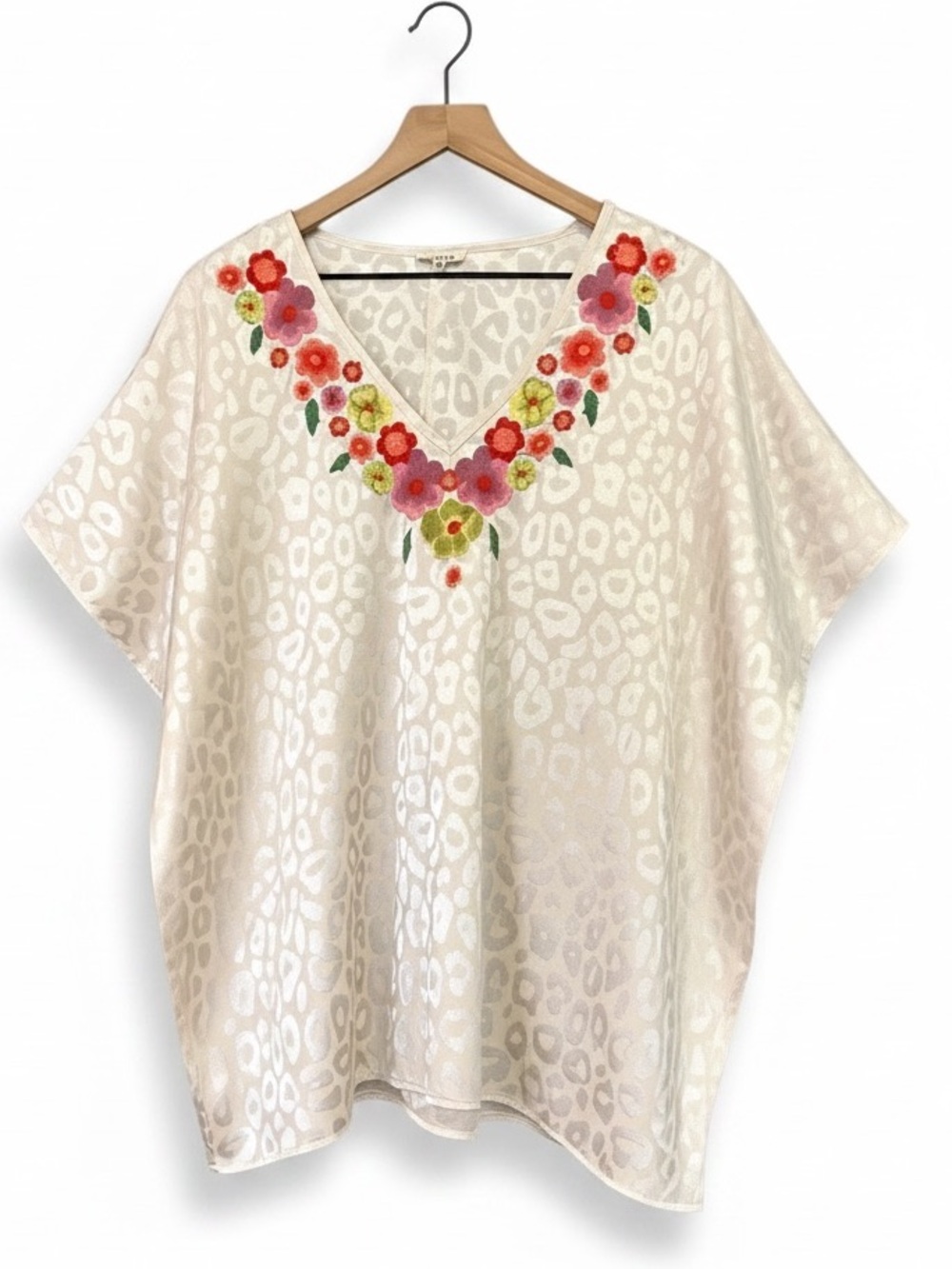 Jodifl Ivory Animal Print Embroidered V-Neck Relaxed Fit Top Size Medium